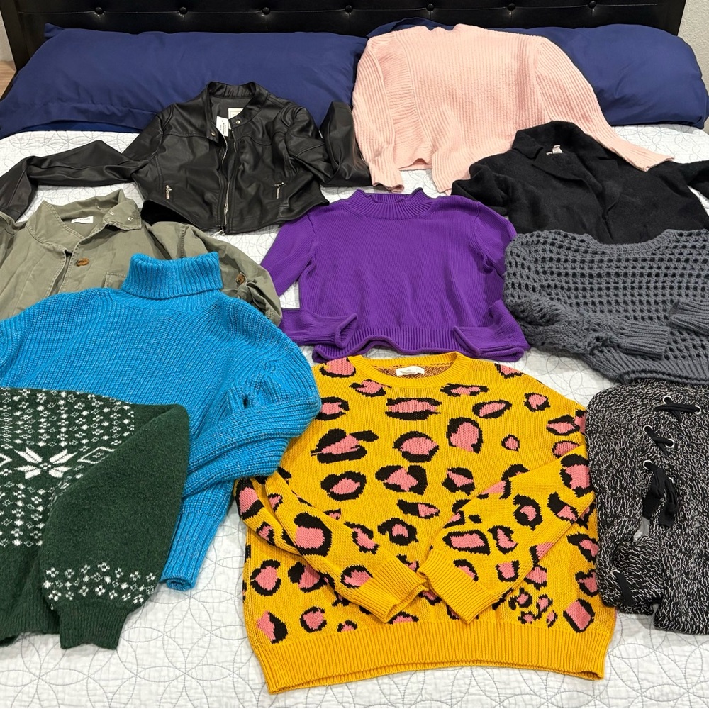 Lot 10 pieces women’s sweaters